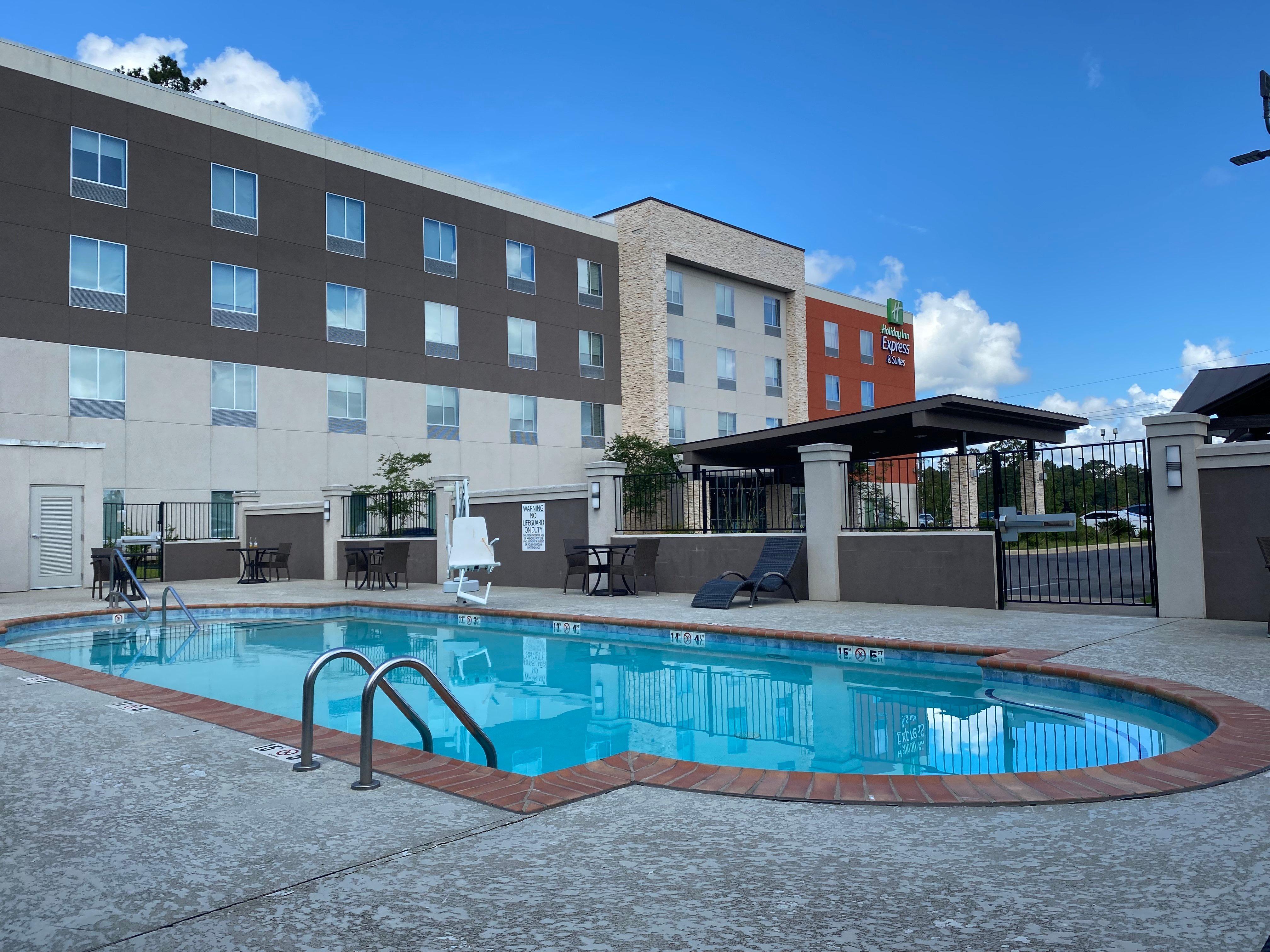 Holiday Inn Express & Suites Pineville-Alexandria Area Exterior photo